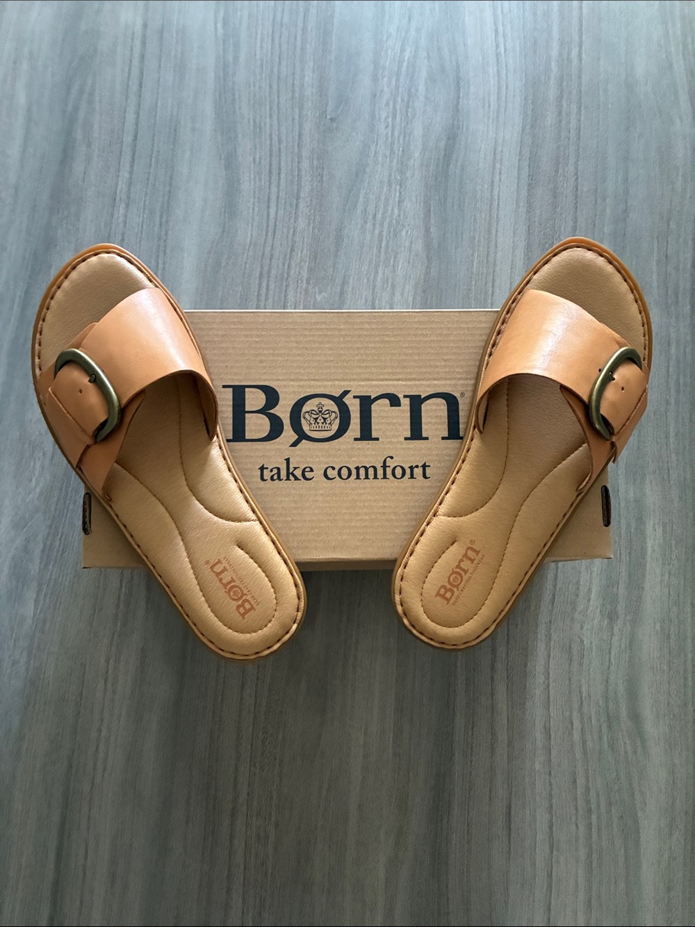 NWT BORN MIARRA SANDALS. Size 8